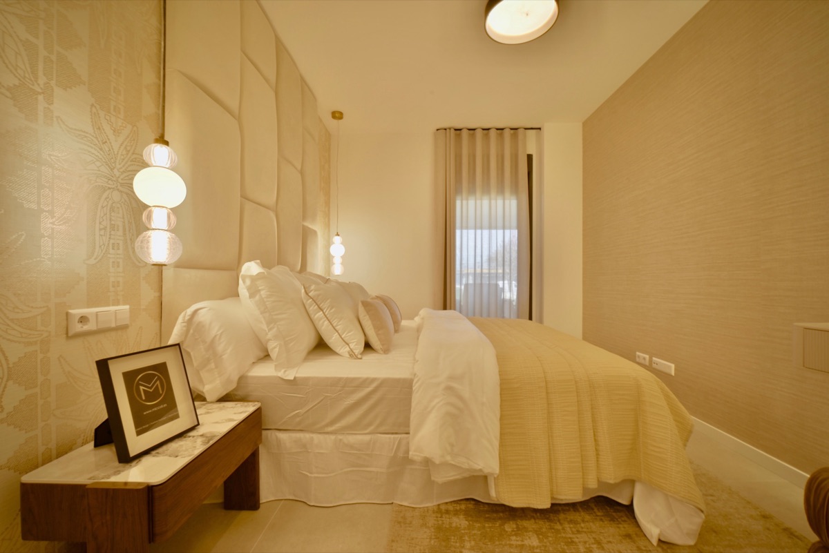 Ložnice modelového apartmánu v Esteponě